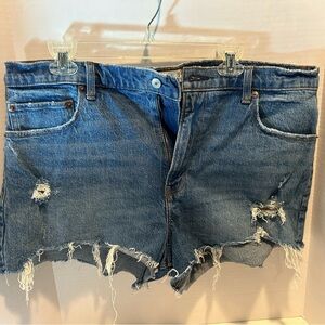 Abercrombie& Fitch Mom short high rise